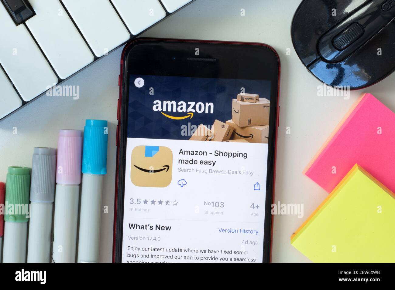 New York, USA - 2. März 2021: Amazon Mobile App Icon auf dem Telefonbildschirm, illustrative Editorial Stockfoto