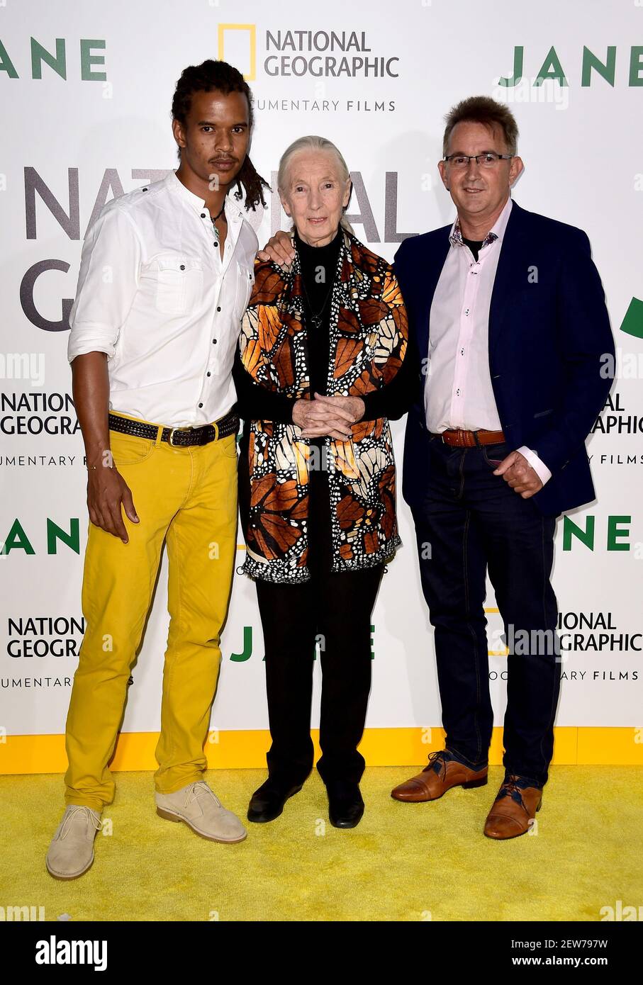 HOLLYWOOD - OKTOBER 9: (L-R) Merlin van Lawick, Dr. Jane Goodall und Grub  van Lawick besuchen die Los Angeles Premiere von National Geographic  Documentary Films 'Jane' am 9. Oktober 2017 in Hollywood,