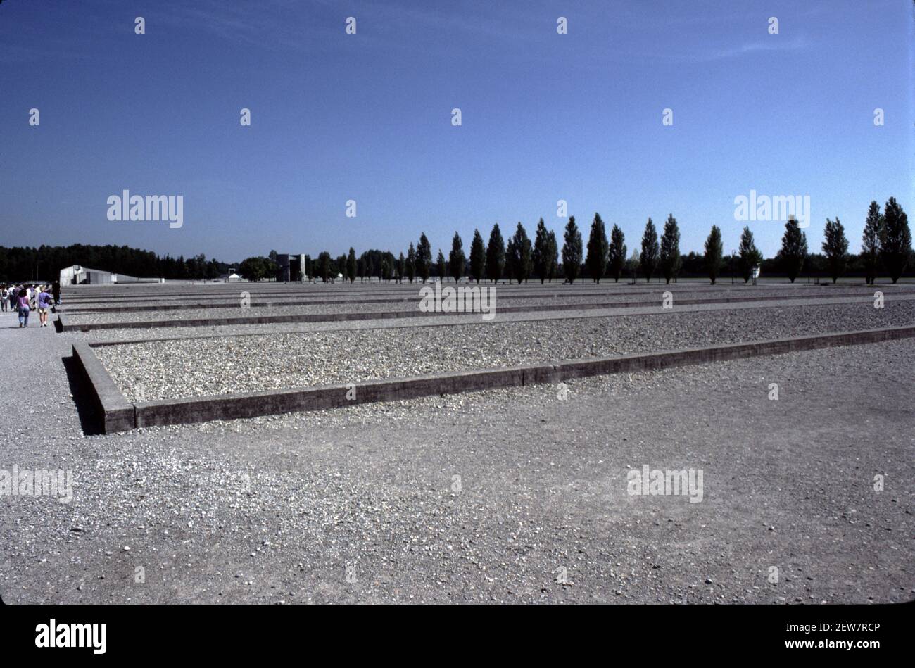 Dachau, Deutschland. 6/26/1990. Museum Des Konzentrationslagers Dachau. 22. März 1933 bis 29. April 1945. Erstes Lager, das vom Nazireich erbaut wurde. Vintage-Bilder von Kasernen, Gebäuden und Lageranordnung. Stockfoto