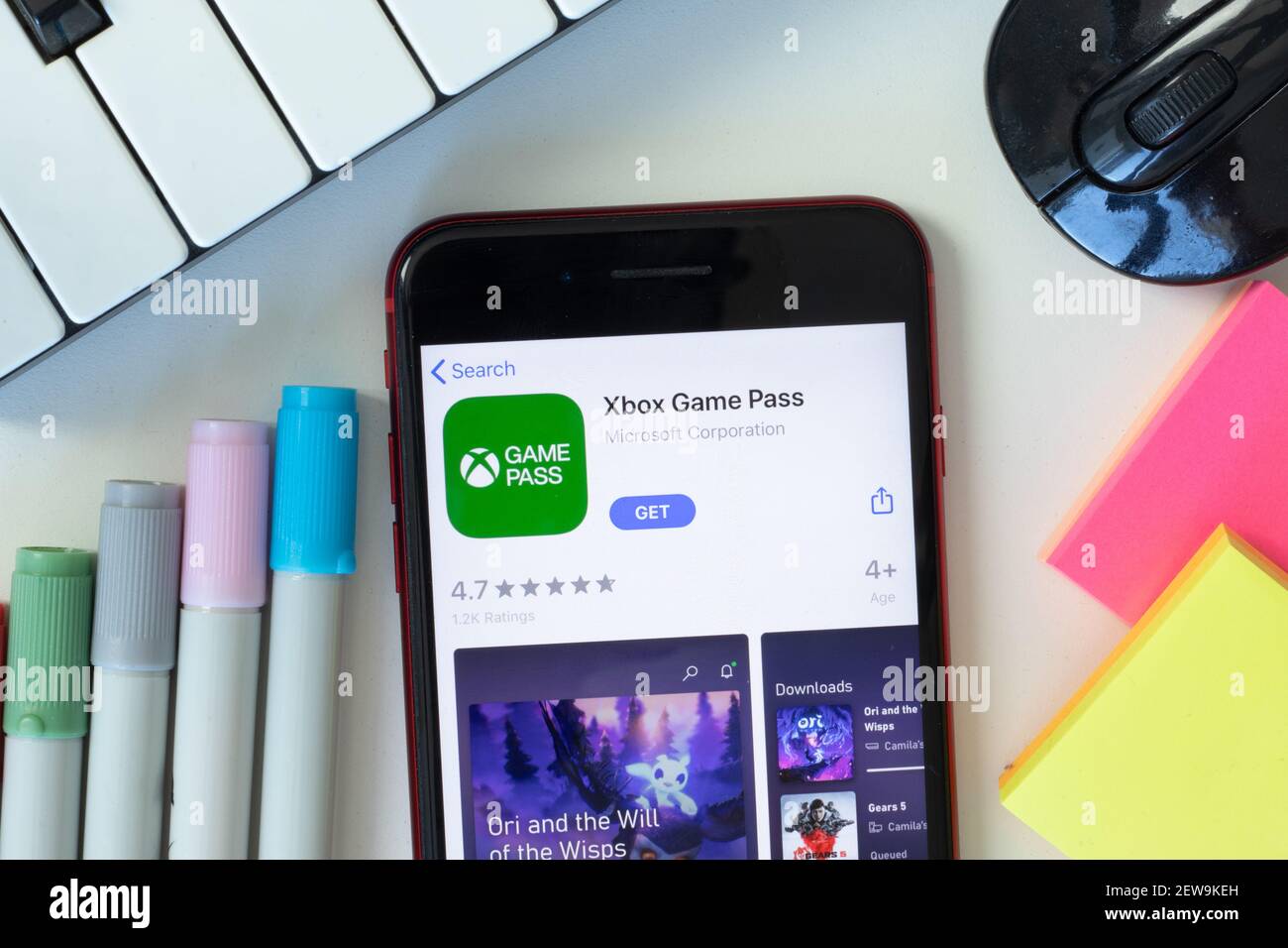 New York, USA - 2. März 2021: Xbox Game Pass Mobile App-Symbol auf dem Telefonbildschirm, illustrative Editorial Stockfoto