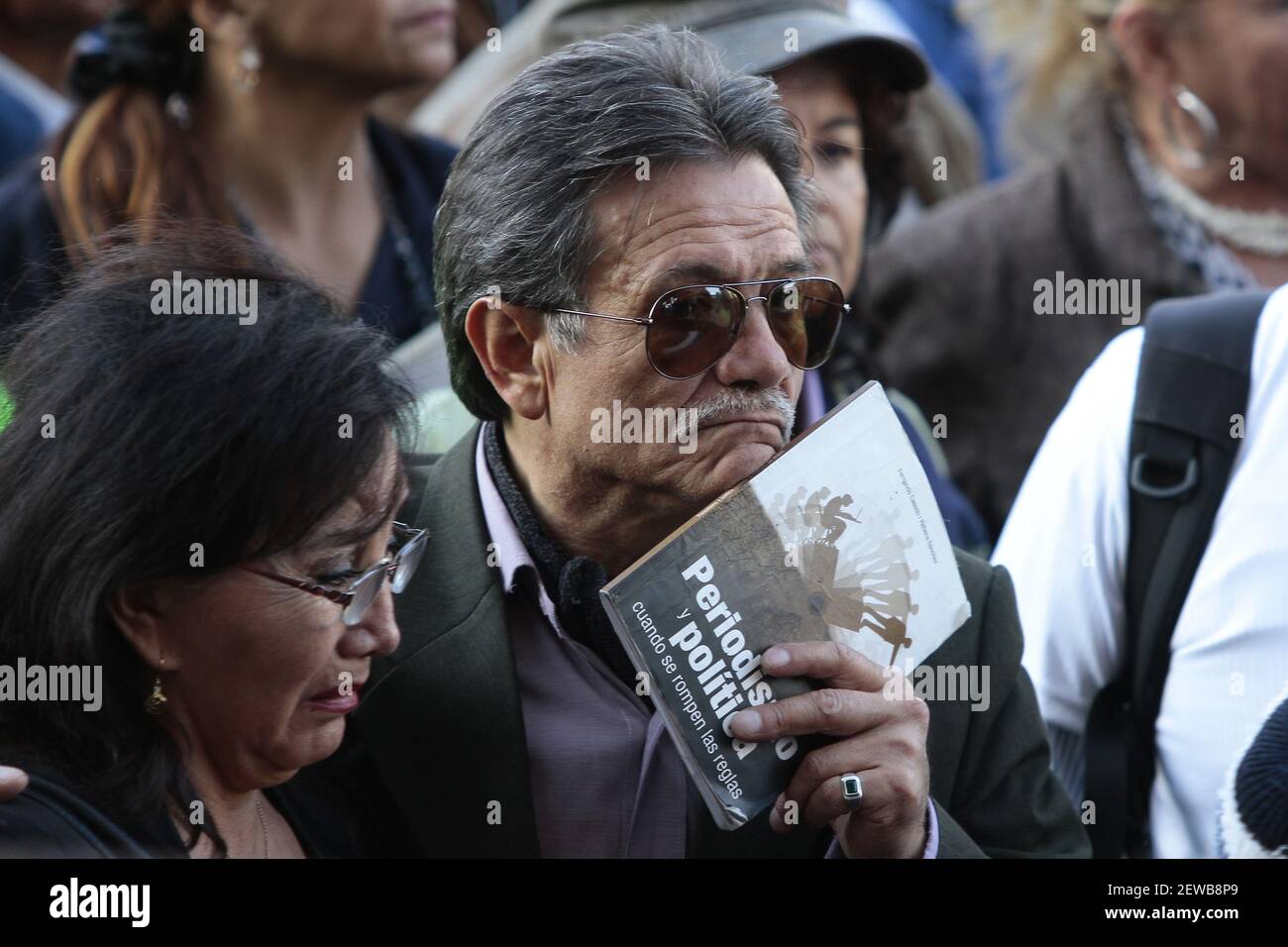 Anhänger des ecuadorianischen Vizepräsidenten Jorge Glas, Protest vor dem Nationalen Gerichtshof, fordern die Justizbehörden, in Quito, Ecuador, Mittwoch, 13. Dezember, 2017. (Foto von Franklin Jácome / Press South/Sipa USA) Stockfoto