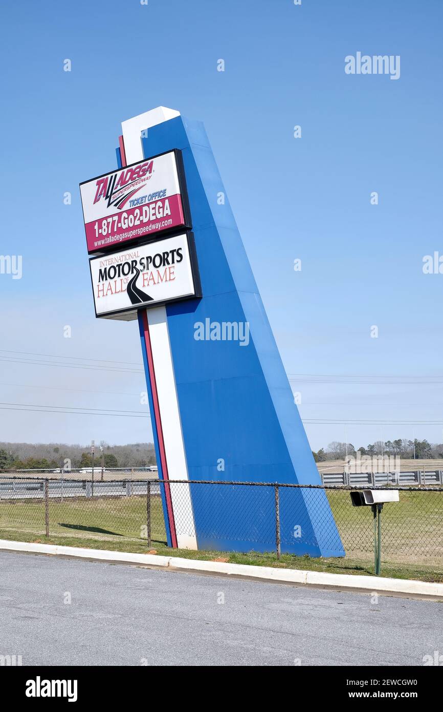 Talladega Superspeedway Haupttor mit Schild (oder nur Speedway) ist eine Nascar Rennstrecke oder Rennstrecke in Talladega Alabama, USA. Stockfoto