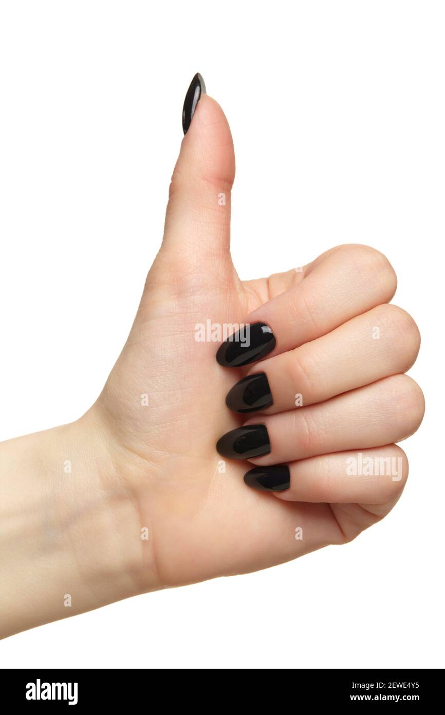 Weibliche Hände mit schwarzen Nägeln Maniküre mit Daumen nach oben. Isoliert auf weißem Hintergrund. Stockfoto