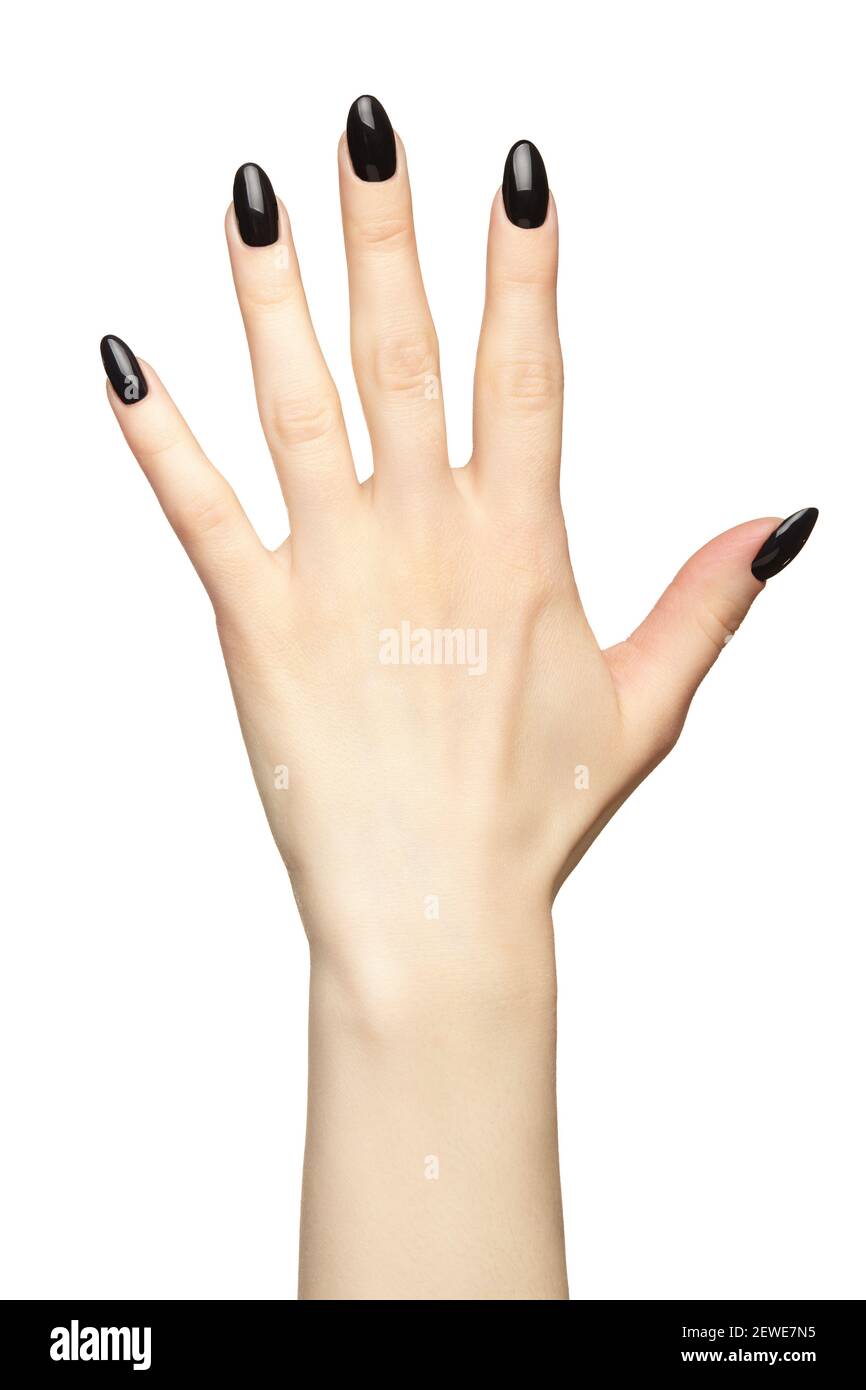 Weibliche Hand mit schwarzen Nägeln Maniküre. Isoliert auf weißem Hintergrund. Stockfoto