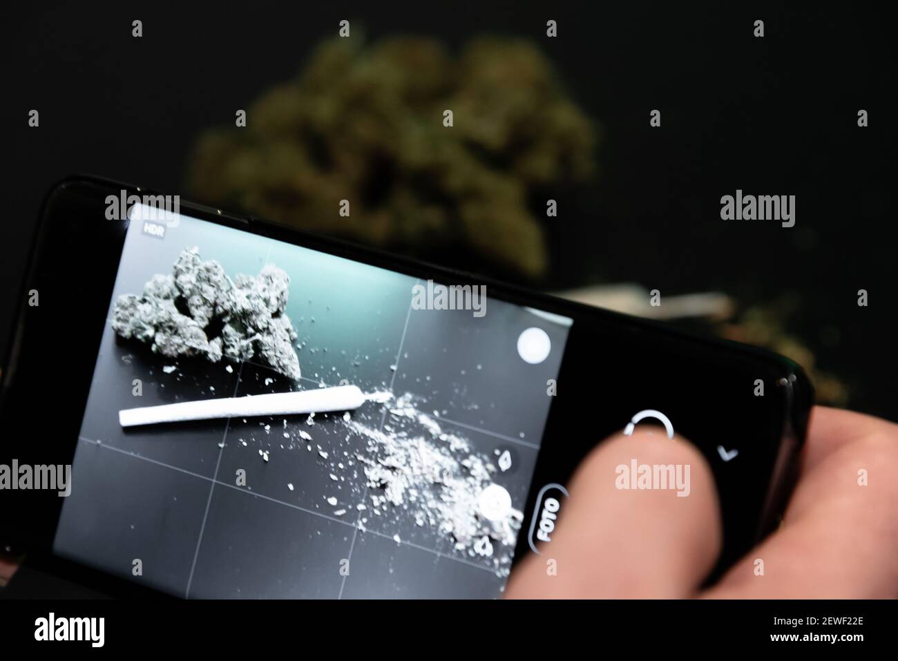 Aufgerolltes Cannabis Gelenk Stockfotos Und Bilder Kaufen Alamy