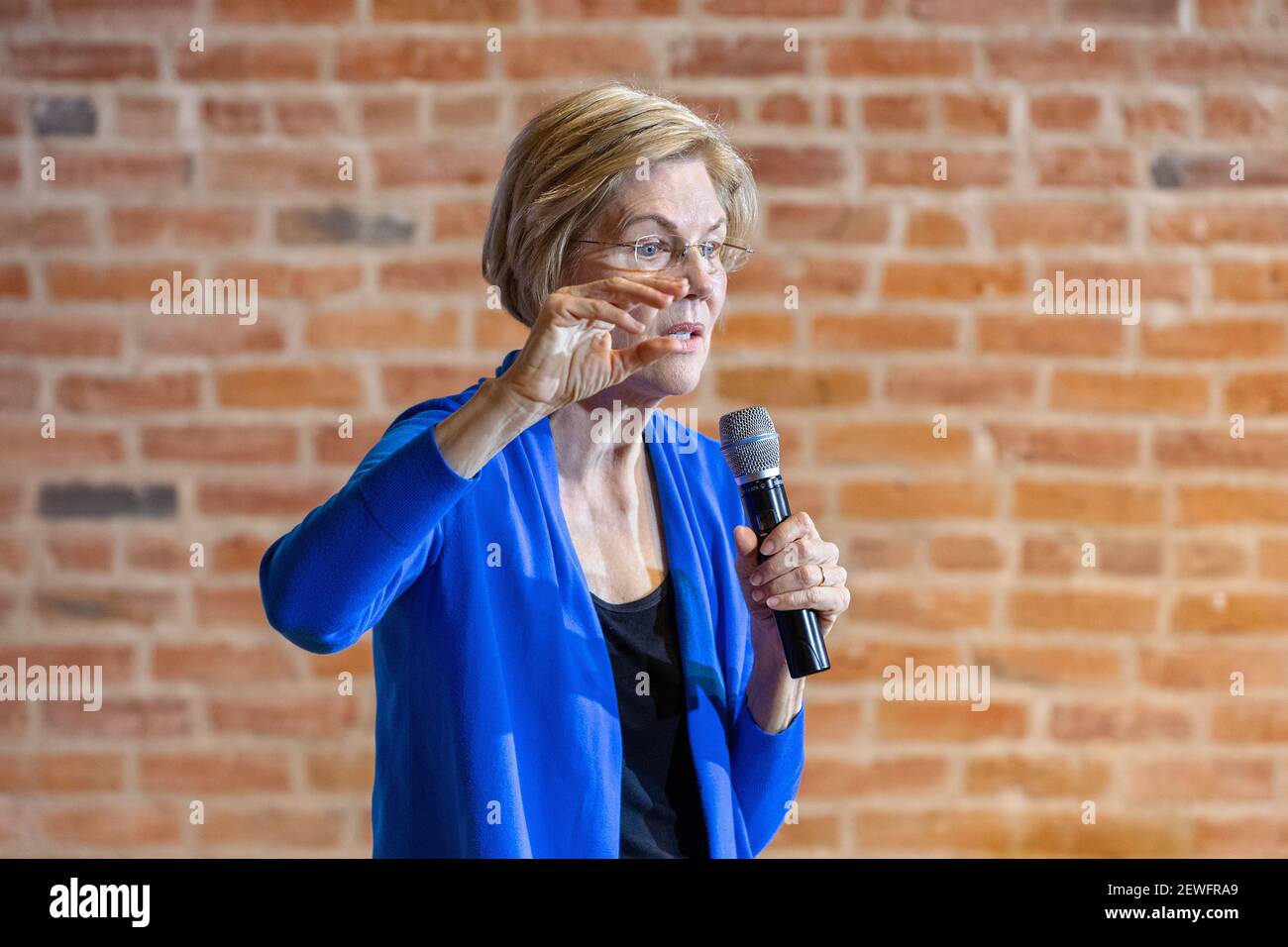 Massachusetts Senator und demokratische Präsidentschaftskandidatin Elizabeth Warren hält eine Wahlkampfveranstaltung in Newton, Iowa; USA Stockfoto