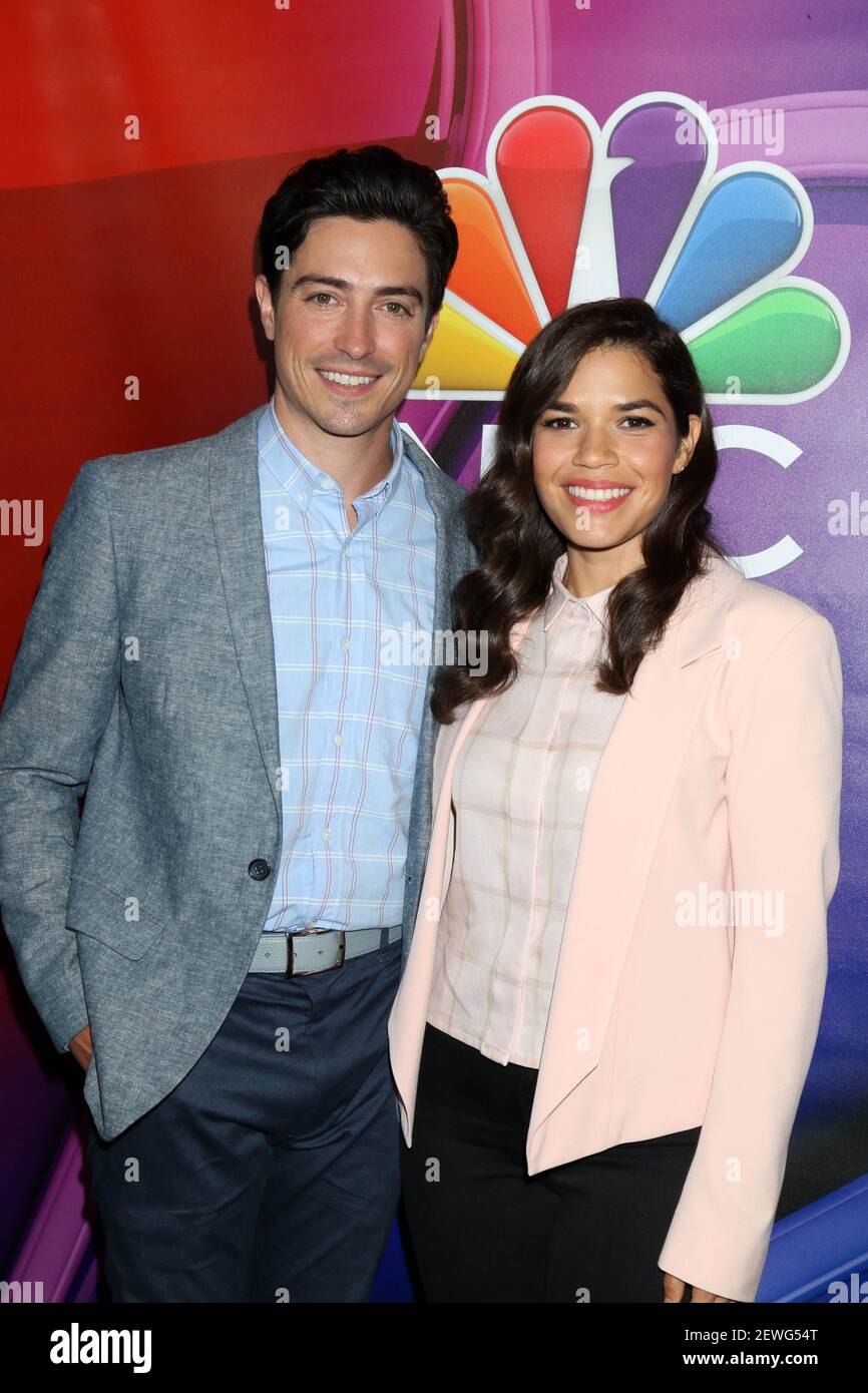 Ben Feldman, America Ferrera bei der NBCUniversal TCA Sommer 2016 Pressetour im Beverly Hilton Hotel in Beverly Hills, CA am 2. August 2016. (Foto von David Edwards) *** Bitte nutzen Sie die Gutschrift aus dem Kreditfeld *** Stockfoto