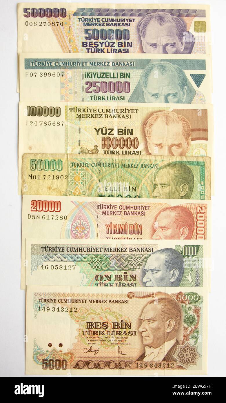 Der Gründer der modernen Republik Türkei Mustafa Kemal Atatürk und seine verschiedenen Porträts auf Banknoten. Stockfoto