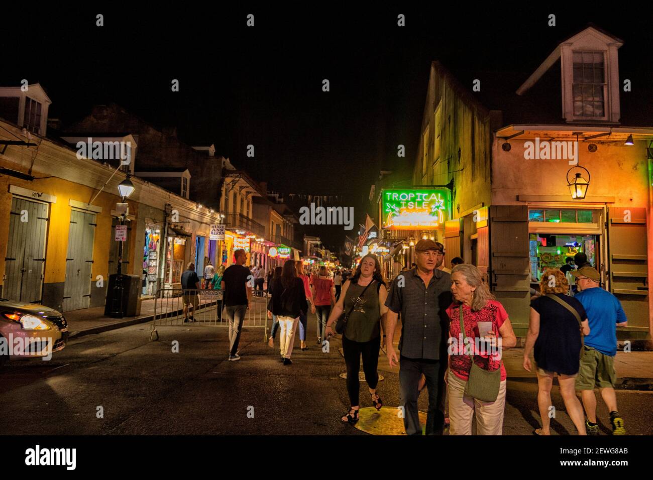 Bourbon Street bei Nacht, French Quarter, New Orleans, Louisiana, USA Stockfoto