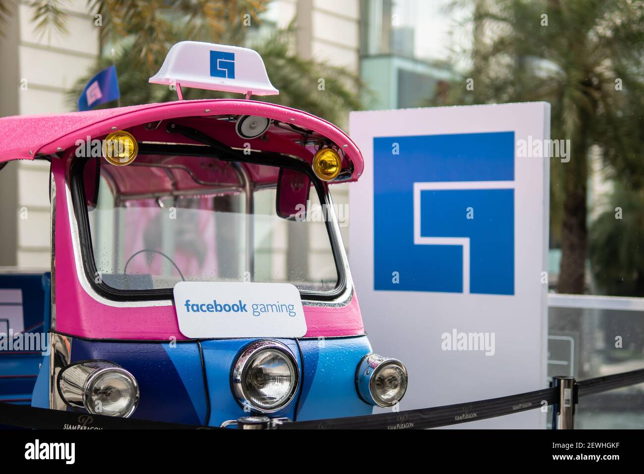 Bangkok, Thailand - 22. Oktober 2019 : Facebook Gaming Außenwerbung in Thailand. Stockfoto