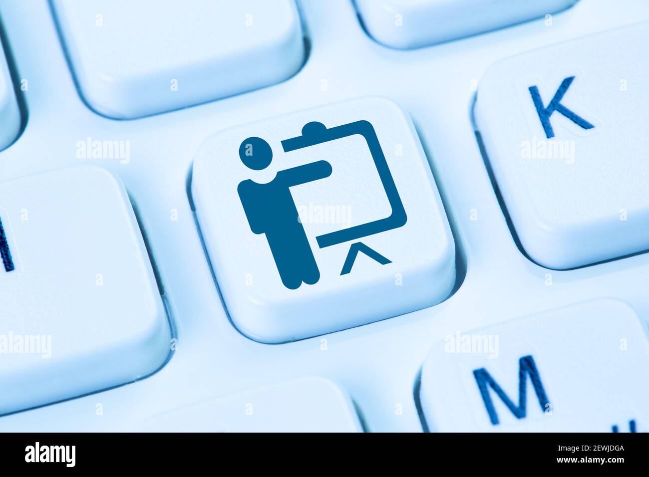 Bildung Coaching Training Lernen Tutorial Workshop online Internet Computer Tastatur. Stockfoto
