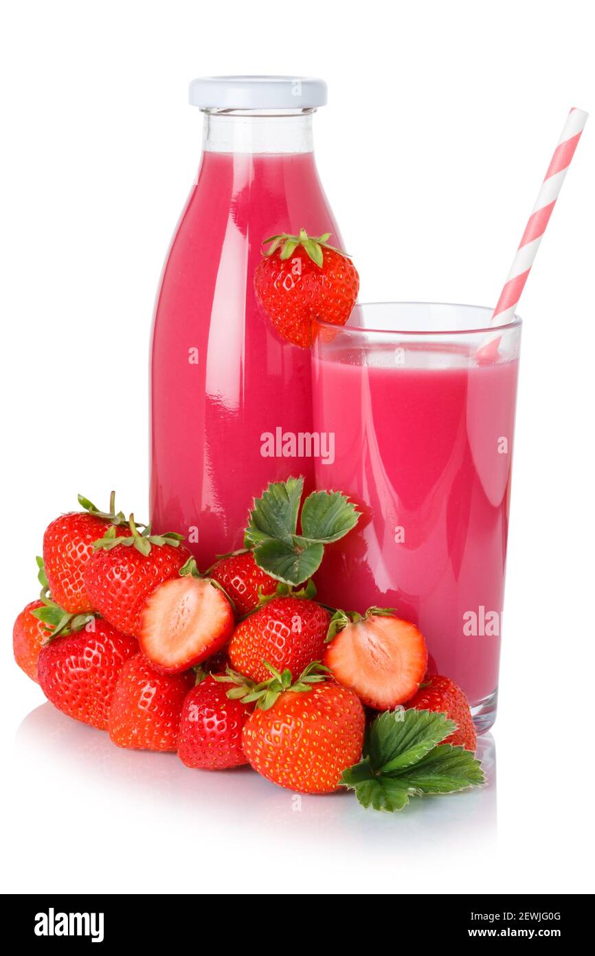 Fruchtsaft trinken Erdbeer Smoothie Erdbeeren Glas und Flasche isoliert auf weißem Hintergrund. Stockfoto