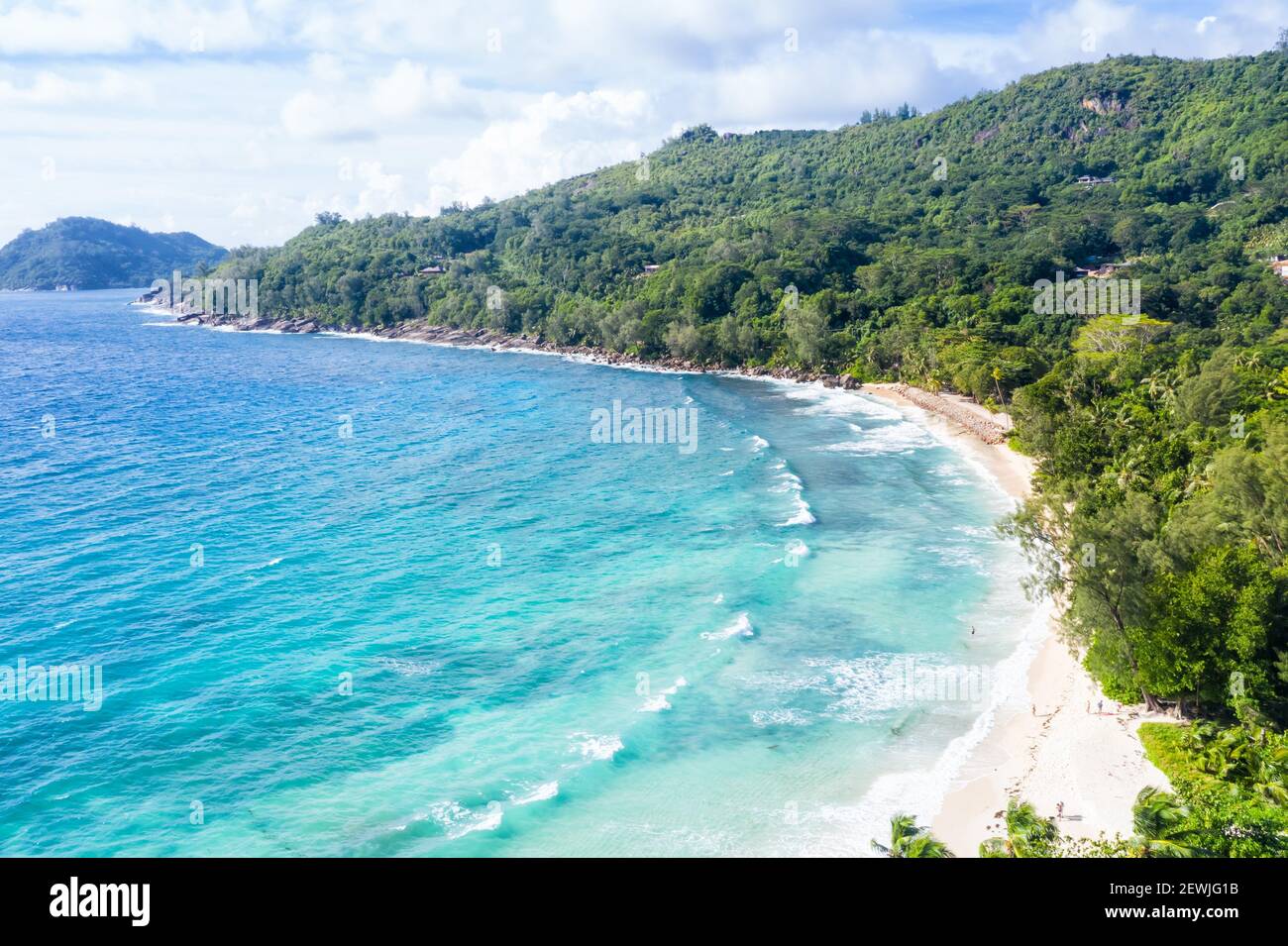 Seychellen Takamaka Strand Mahe Insel Landschaft Drohne Ansicht Luftbild entspannen. Stockfoto