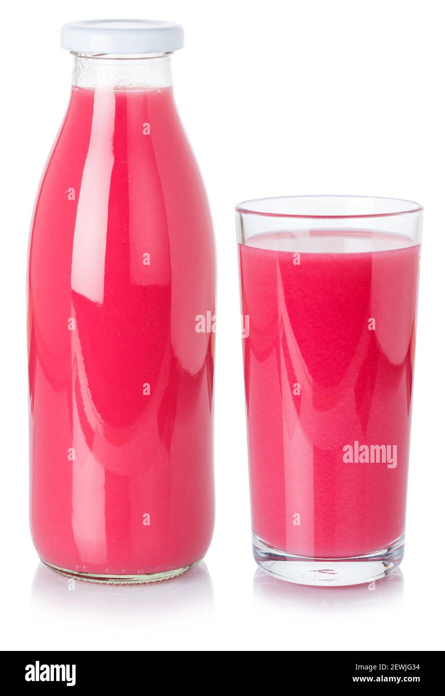 Fruchtsaft rot Smoothie Getränk in einer Flasche und Glas isoliert auf einem weißen Hintergrund. Stockfoto