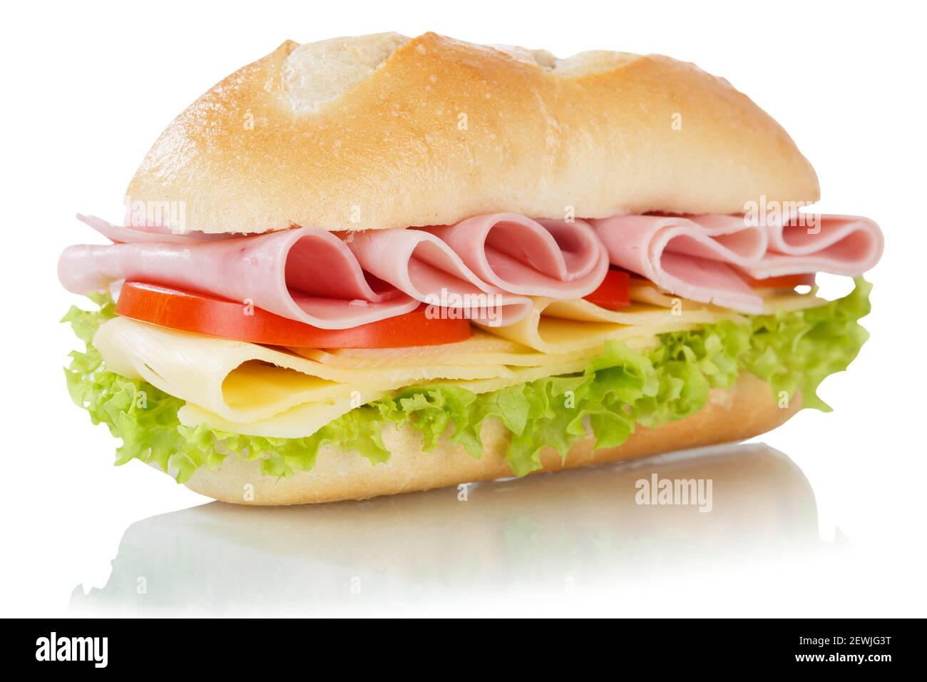 Sub Sandwich mit Schinken und Käse isoliert auf weißem Hintergrund. Stockfoto