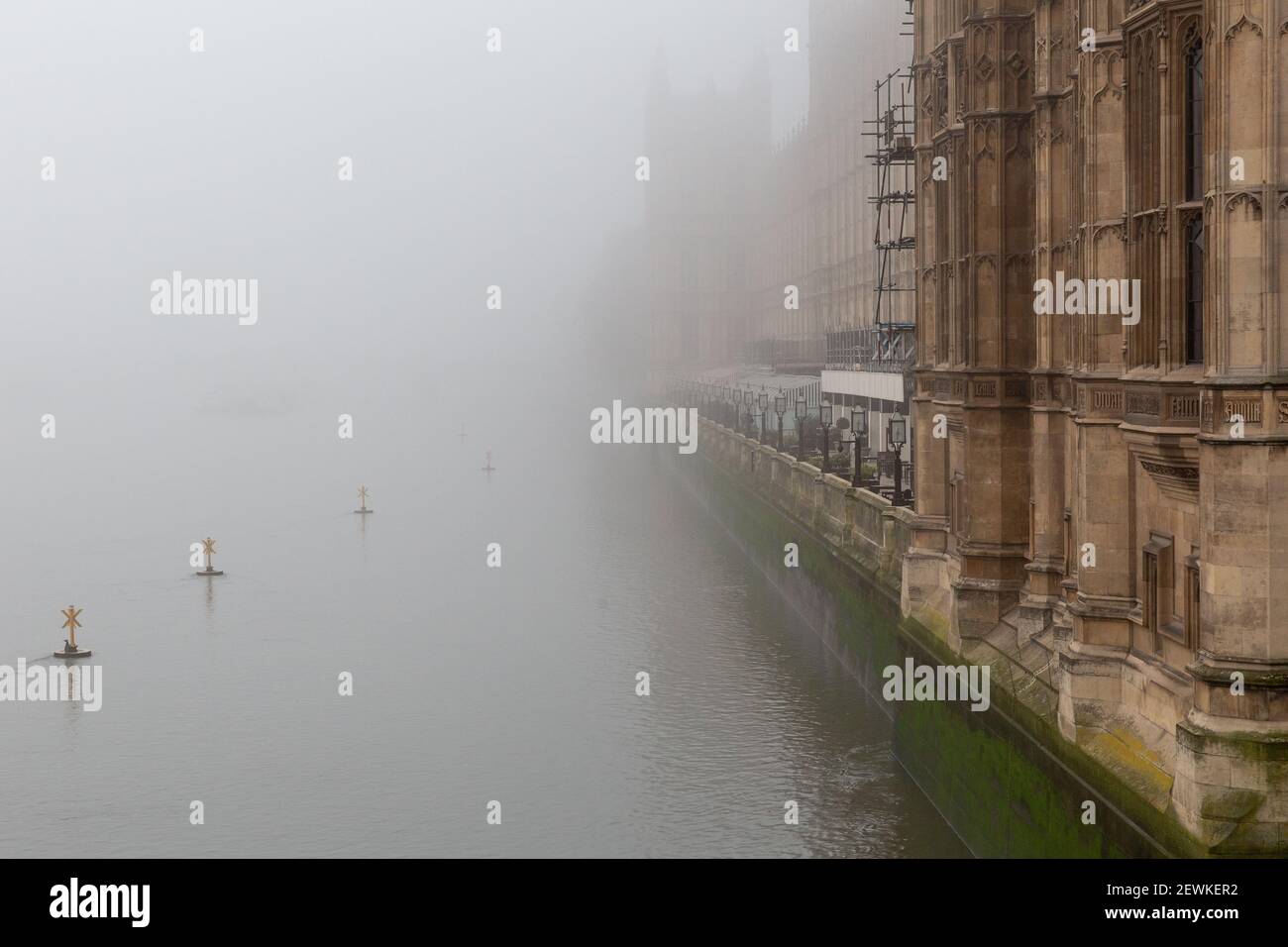 London, Großbritannien. März 2021, 03rd. London, Großbritannien, 3. März 2021. Westminster deckt sich in tiefem Nebel als der Kanzler, Rishi Sunak präsentiert sein Budget dem Parlament später heute inmitten der anhaltenden Coronavirus-Krise. Quelle: Dominika Zarzycka/Alamy Live News Stockfoto