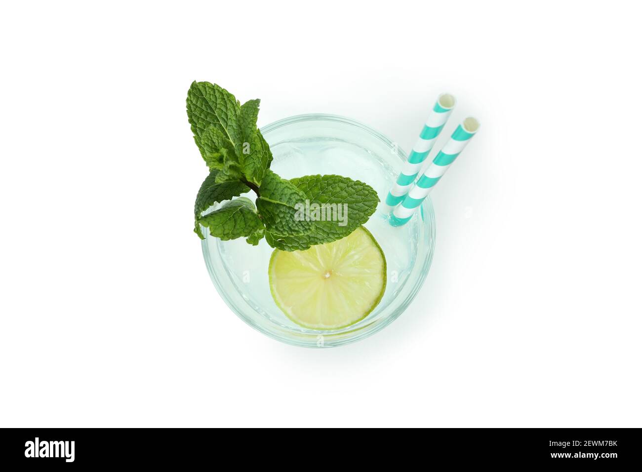 Glas Mojito Cocktail isoliert auf weißem Hintergrund Stockfoto