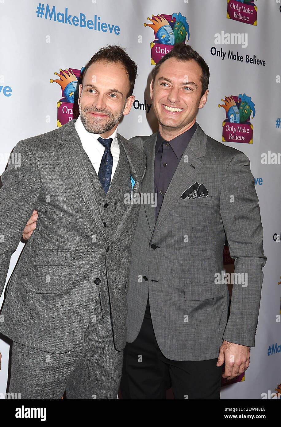Jonny Lee Miller Und Seine Freundin Jude Law Nehmen An Der Einzigen Make Believe S Gala Make Believe On Broadway Teil Die Jude Law Am 14 November 2016 Im St James Theater In