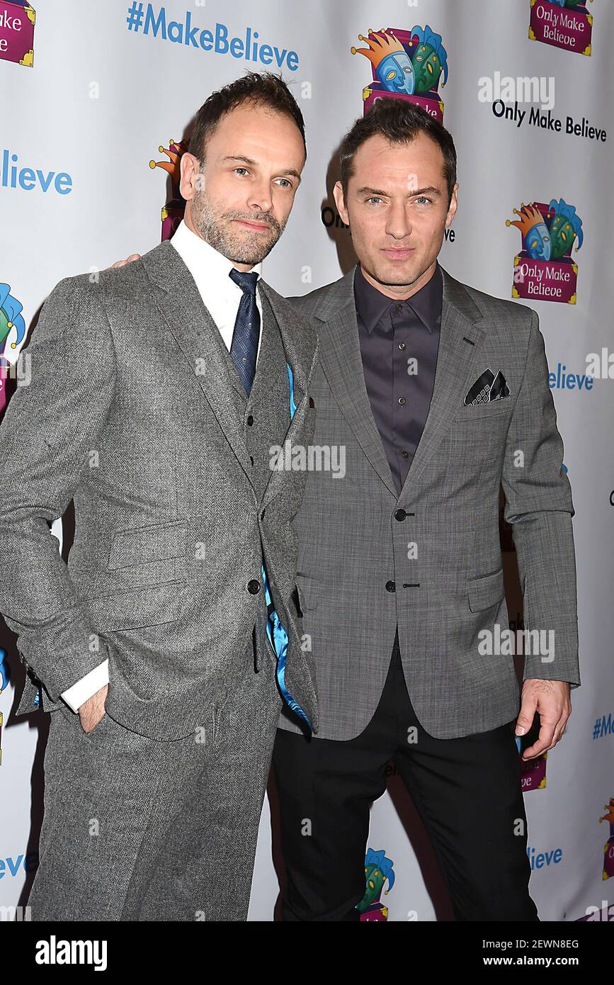 Jonny Lee Miller Und Seine Freundin Jude Law Nehmen An Der Einzigen Make Believe S Gala Make Believe On Broadway Teil Die Jude Law Am 14 November 2016 Im St James Theater In