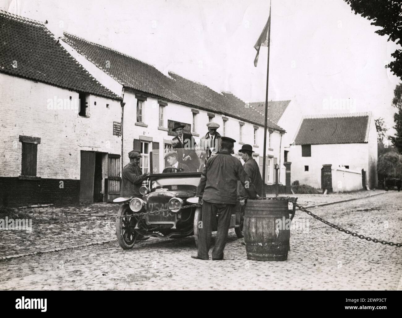 Vintage World war One Foto - WWI: Civilian Checkpoint, Frankreich Stockfoto