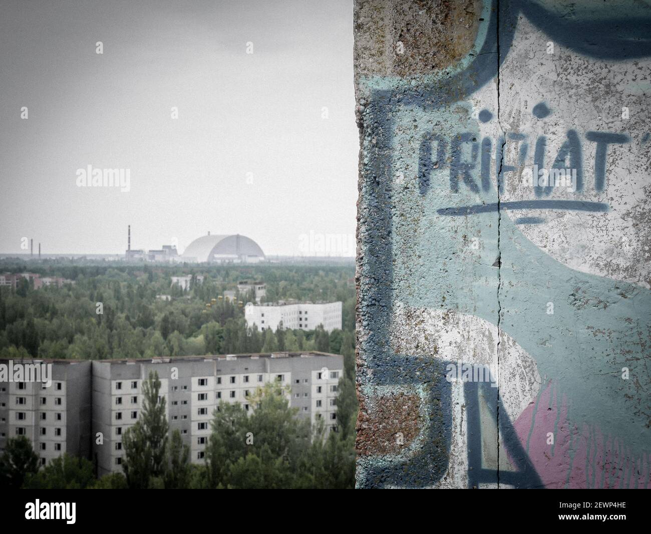 Blick auf den Reaktorsarkophag des Kernkraftwerks Tschernobyl Stockfoto