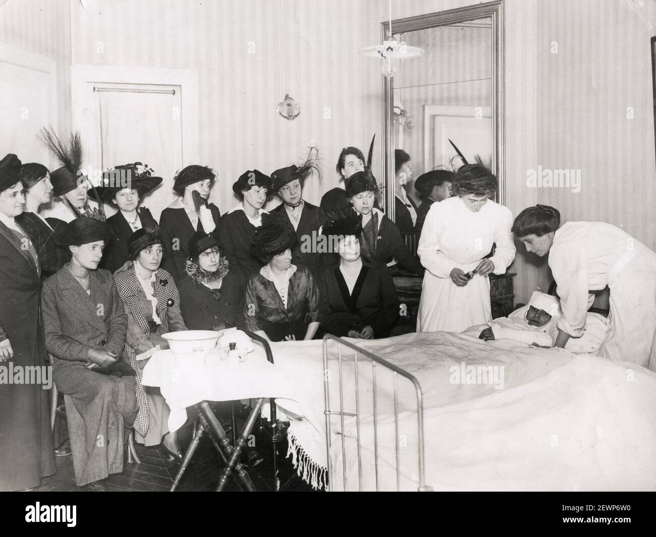 Vintage World war One Foto - WWI: American Young Womens Christian Assoc. Paris. Stockfoto