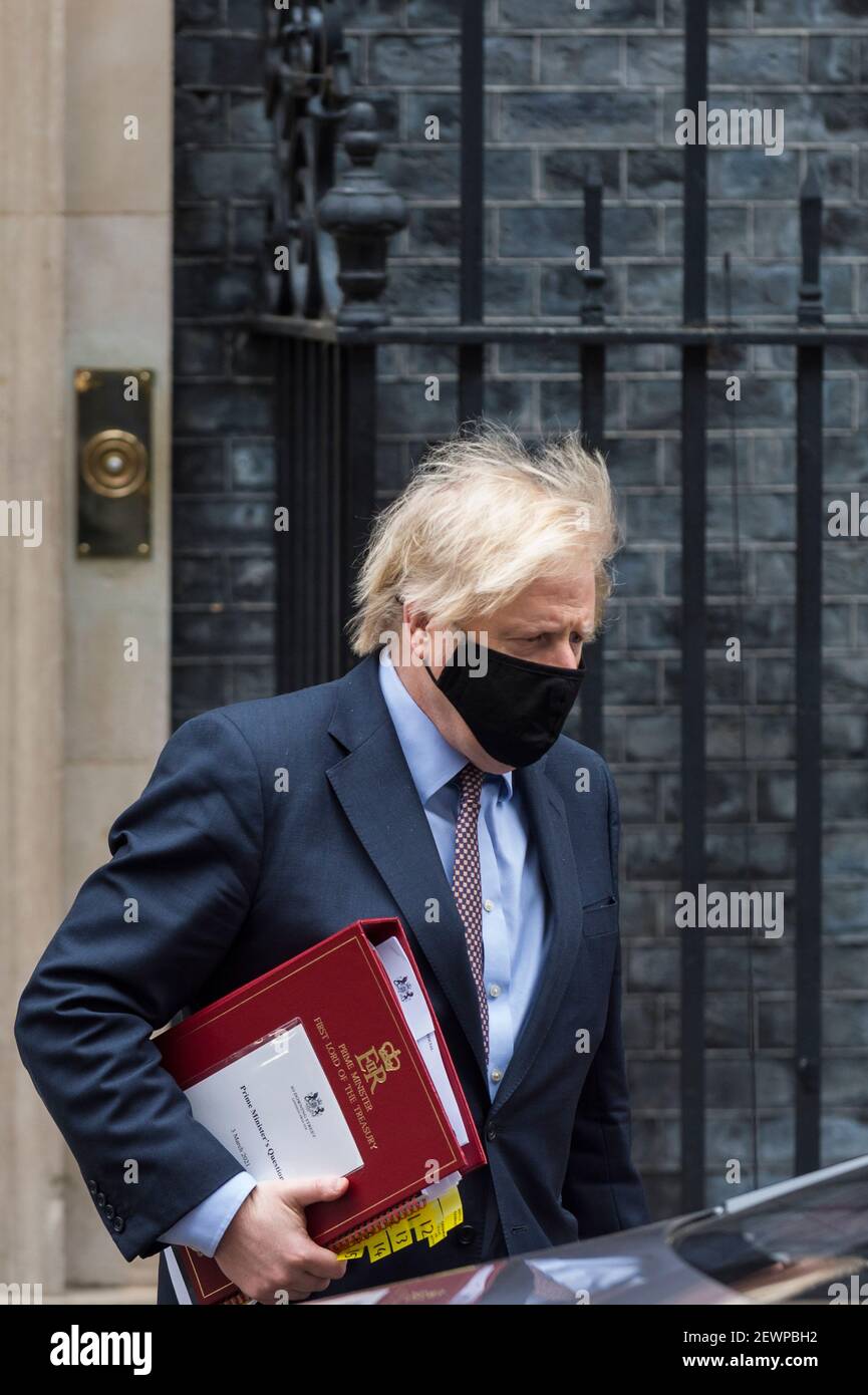 London, Großbritannien. 3. März 2021. Boris Johnson, Premierminister, verlässt Nummer 10 Downing Street für die Fragestunde des Premierministers im Unterhaus. Rishi Sunak, Schatzkanzler, wird danach seine Haushaltsrede halten. Kredit: Stephen Chung / Alamy Live Nachrichten Stockfoto London, Großbritannien. 3. März 2021. Boris Johnson, Premierminister, verlässt Nummer 10 Downing Street für die Fragestunde des Premierministers im Unterhaus. Rishi Sunak, Schatzkanzler, wird danach seine Haushaltsrede halten. Kredit: Stephen Chung / Alamy Live Nachrichten Stockfoto