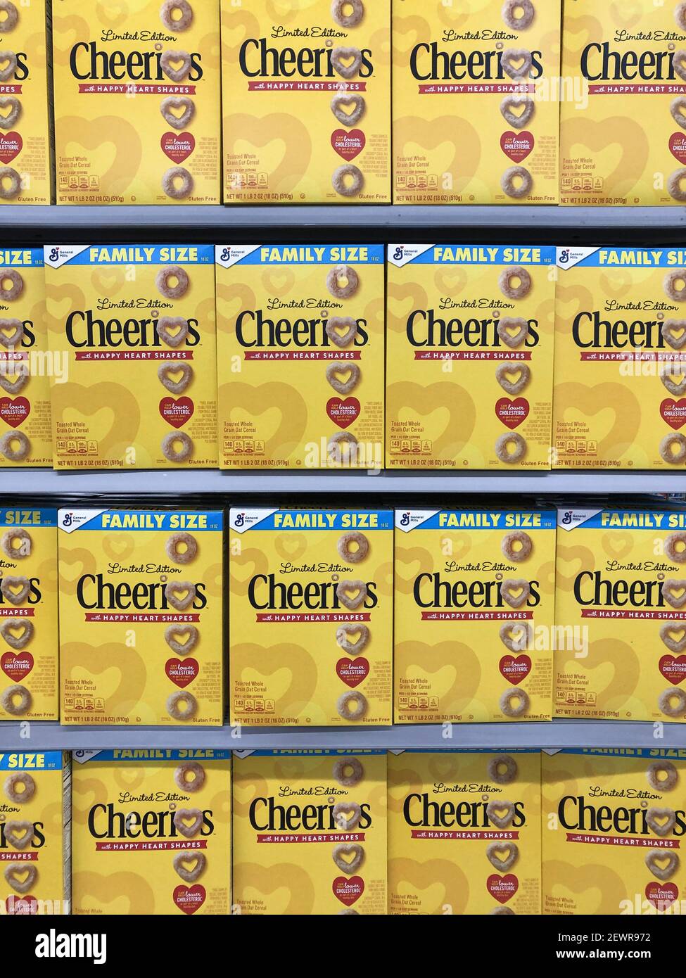 Indianapolis - ca. Februar 2021: Cheerios Hafer Getreideanzeige. Cheerios ist ein Produkt von General Mills und behauptet, Cholesterin zu senken und zu verbessern Stockfoto
