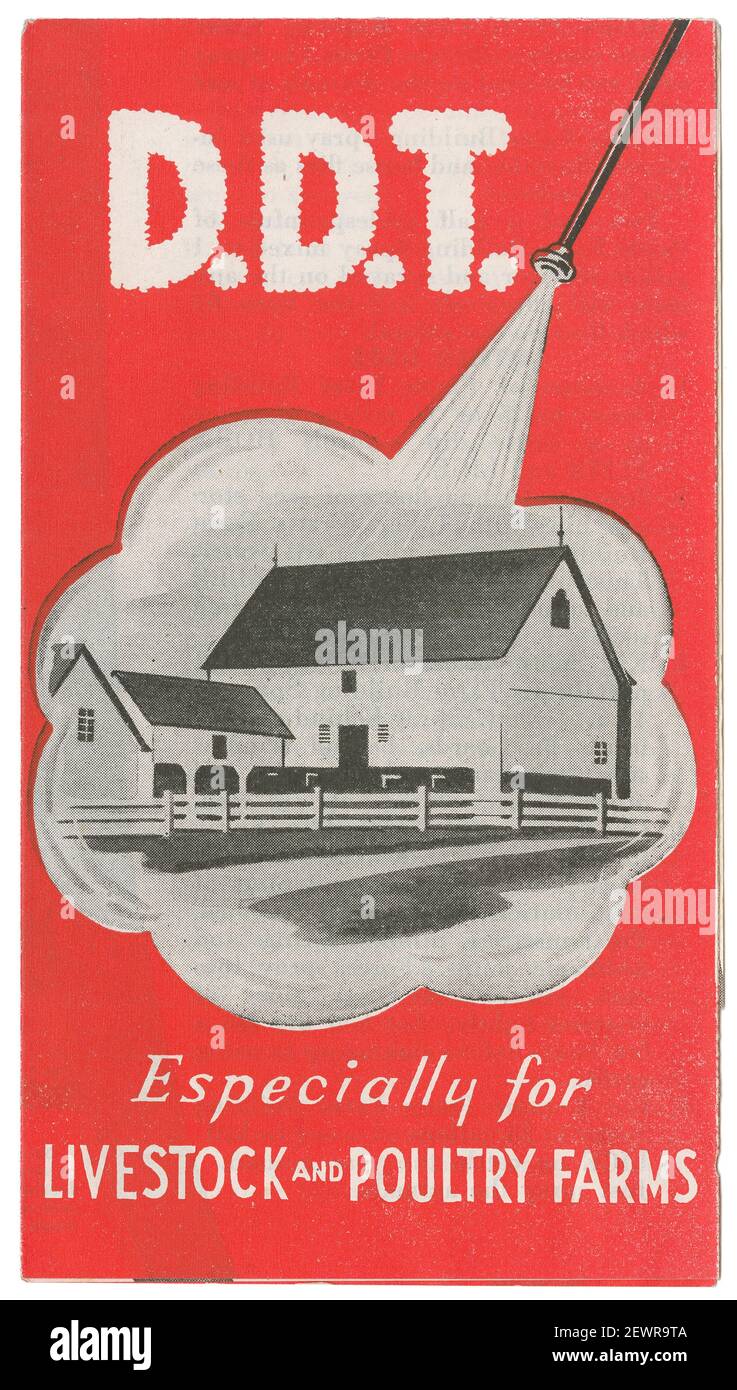 Circa 1945 'DDT, specially for Livestock and Poultry Farms' Werbebroschüre für Pratts Farm Building Spray (ein 25% DDT Konzentrat) und Pratts Fly Spray von der Pratt Food Company in Hammond, Indiana. Stockfoto