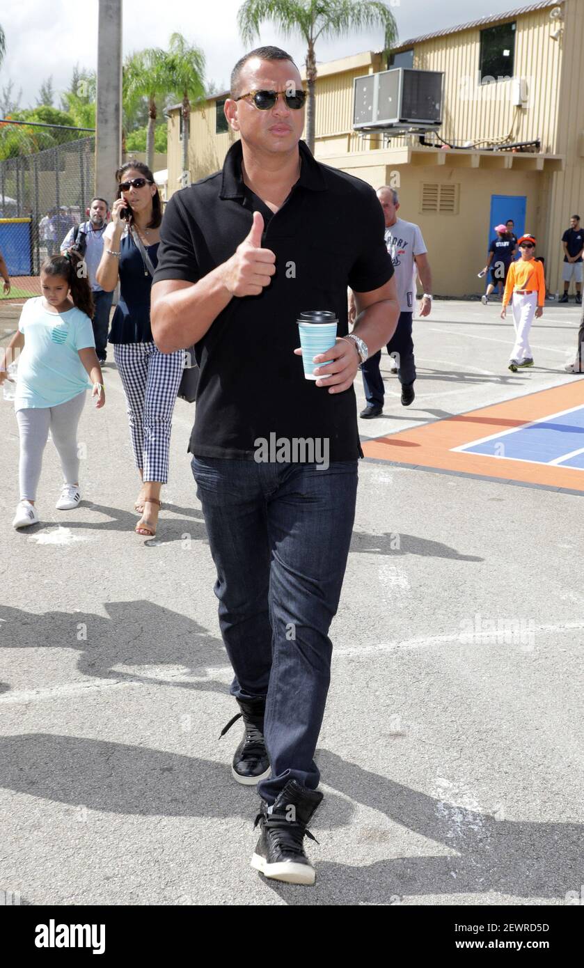 MIAMI, FLORIDA - JULI 11: All-Star Alex Rodriguez wird während der Kendall Boys and Girls Clubs Teen Center Widmung und die Renovierung des Jugendfeldes, die mit dem Club am 11. Juli 2017 in Miami, Florida verbunden sind gesehen. *** Bitte verwenden Sie Credit from Credit Field *** Stockfoto