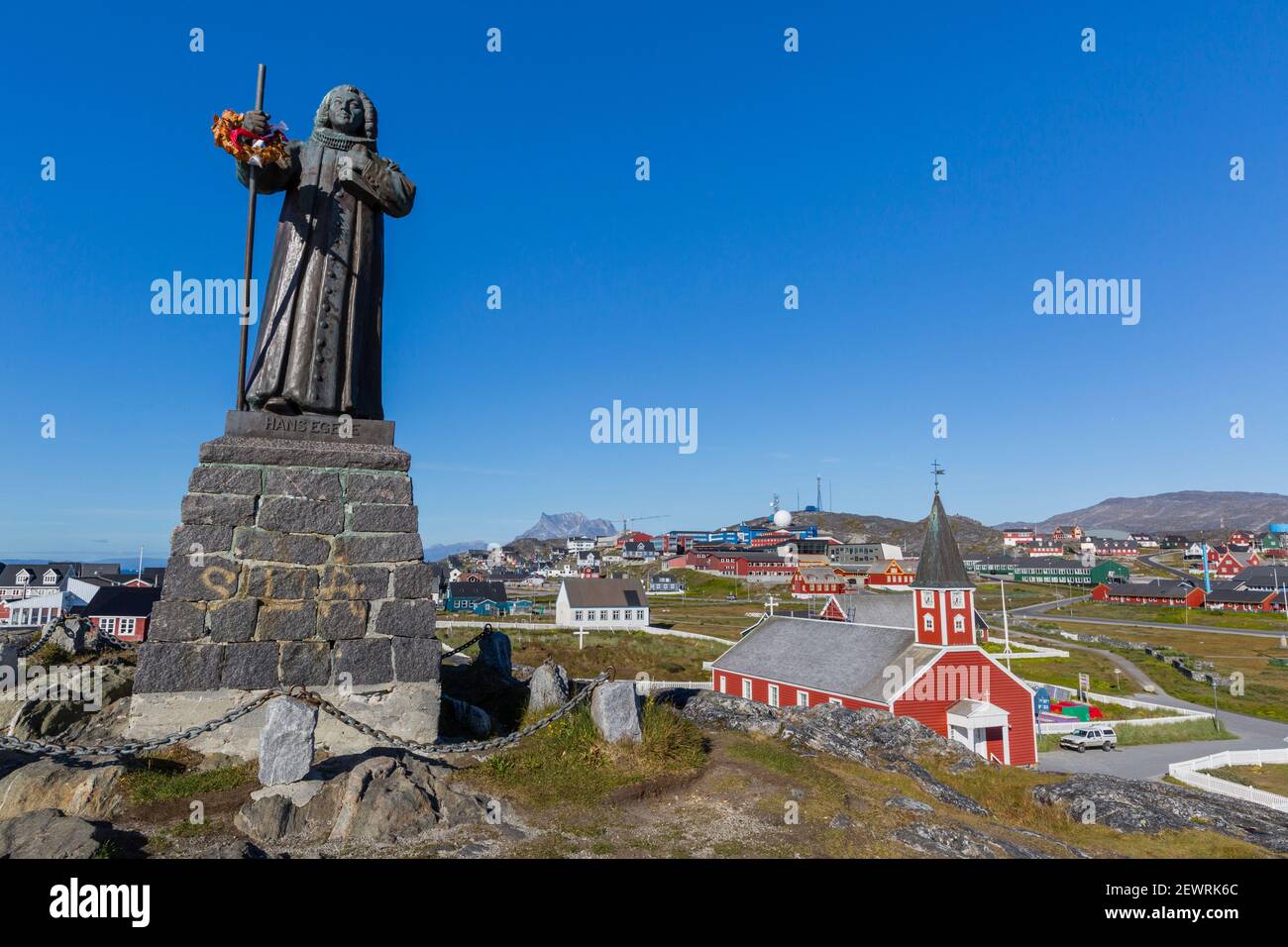 Die Statue von Hans Egede in Nuuk (Godthab), der Hauptstadt und größten Stadt Grönlands, Polarregionen Stockfoto