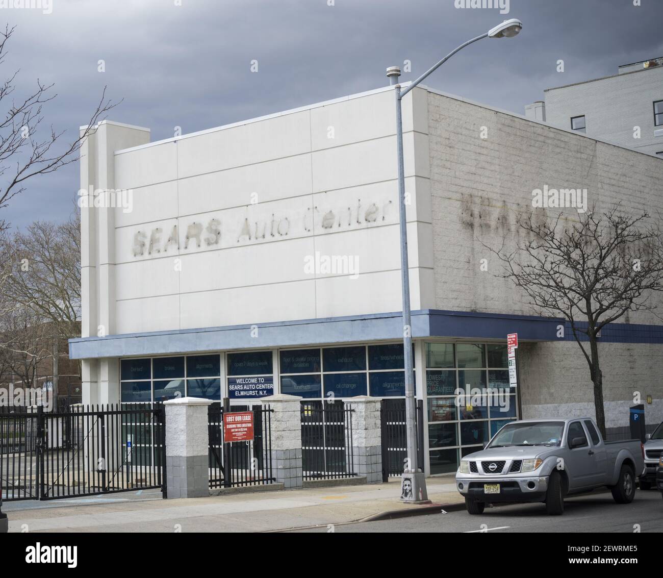 Der Standort, der am Freitag, den 8. April 2016, von einem Sears Auto  Center in Elmhurst in Queens in New York besetzt war. Die Aktien der Sears  Holdings stiegen, als die Kaufhauskette