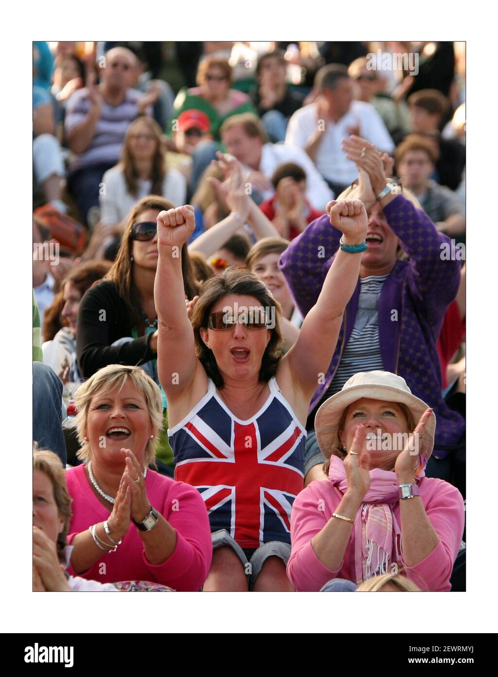 Wimbledon Tag 8.... Murray Mound als Andy Murray beginnt sein Spiel gegen Rafael Nadal..Foto von David Sandison The Independent Stockfoto