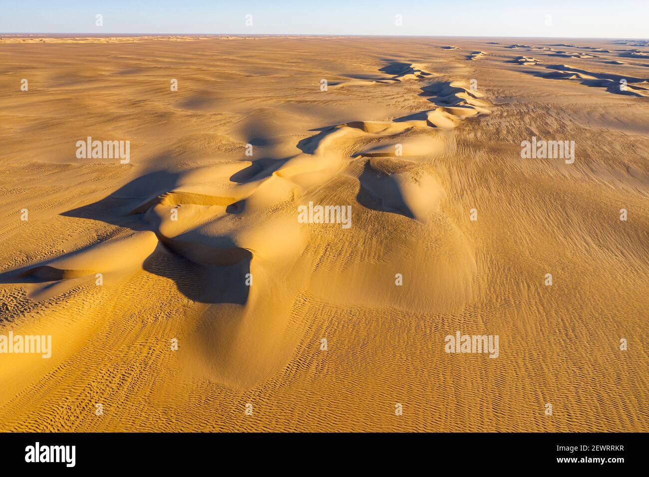 Luftaufnahme der Sanddünen in der Tenere Wüste, Sahara, Niger, Afrika Stockfoto