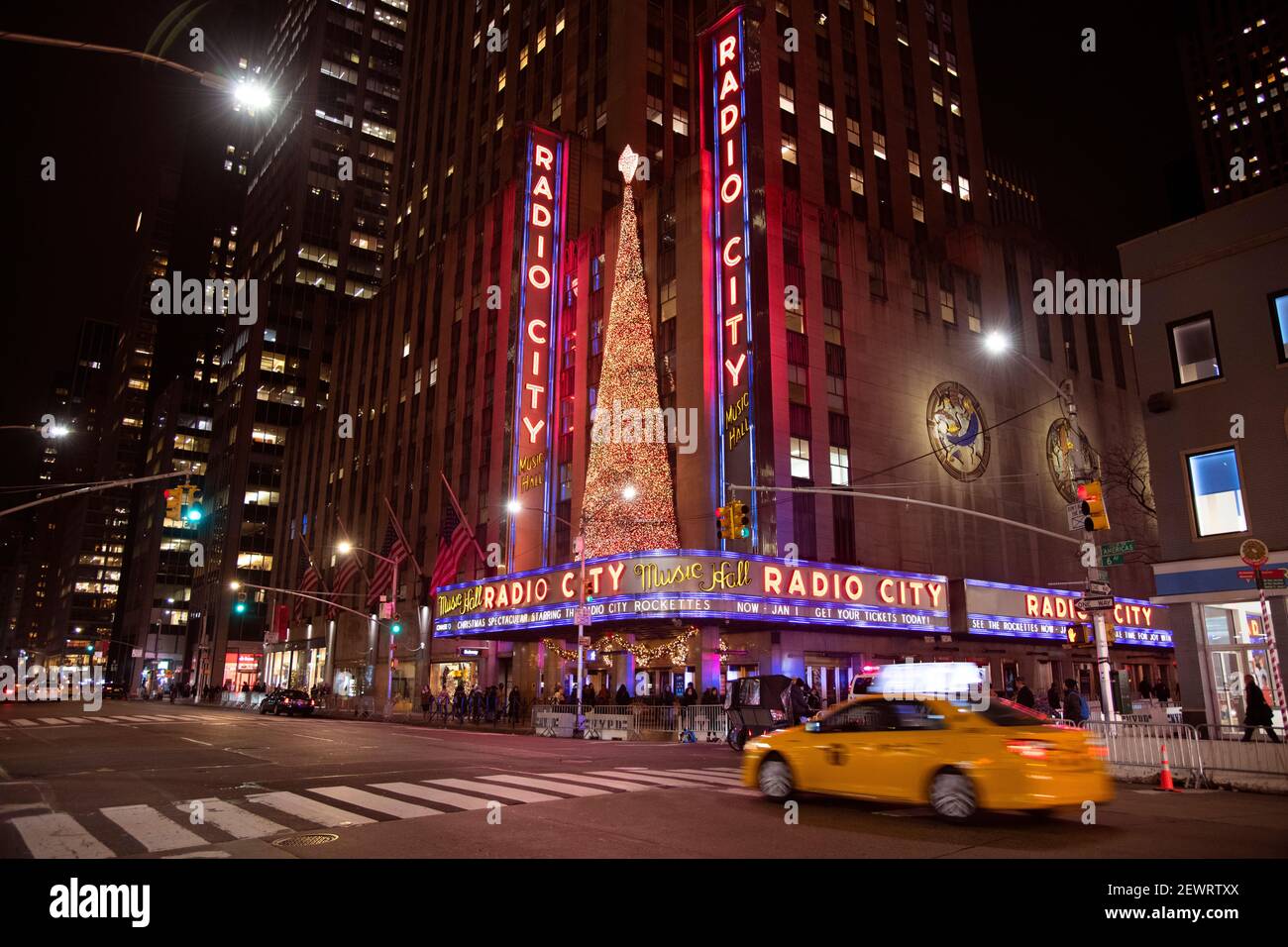 New York City Straßenszene vor dem Rockefeller Center, New York, Vereinigte Staaten von Amerika, Nordamerika Stockfoto