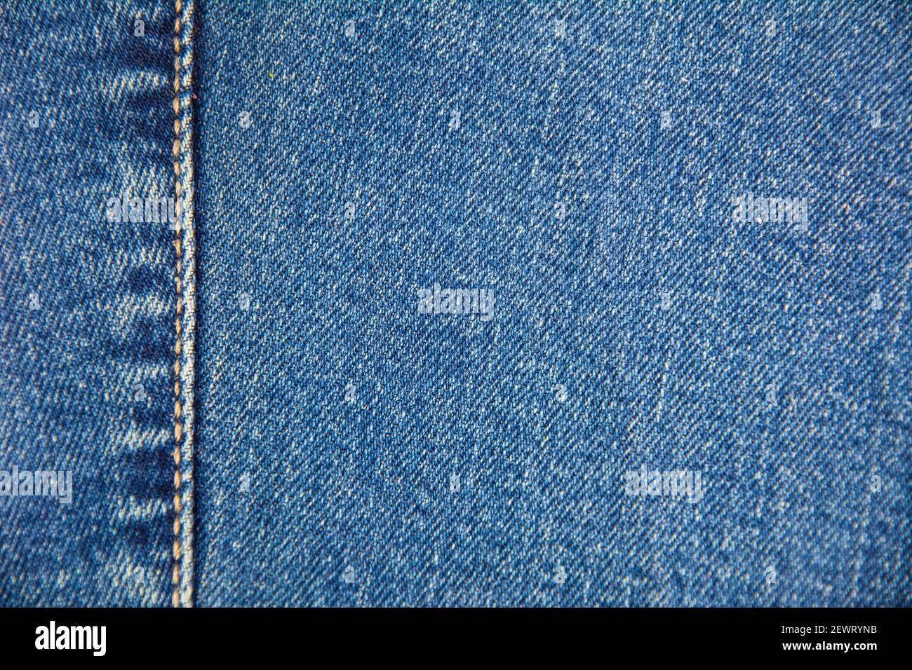 Genähte Jeans in der Nahaufnahme Stockfoto
