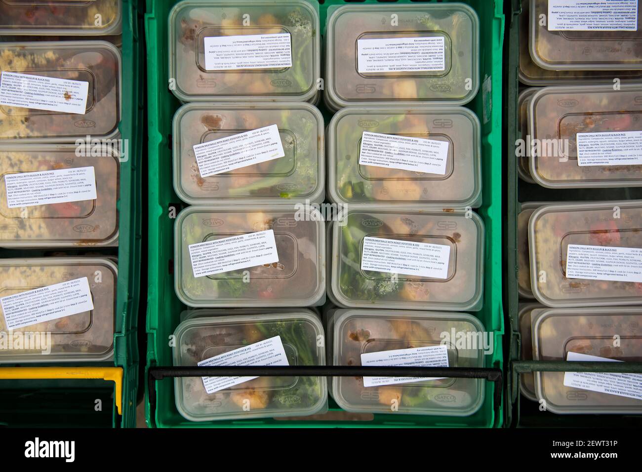 Wildwildwild, das normalerweise in einige der besten Restaurants des Landes gegangen wäre, wird an Menschen verteilt, die die Ringcross Foodbank im Norden Londons benutzen. Die Hirschpopulation ist während der Aussperrung auf über 2 Millionen gestiegen, das höchste Niveau seit über 1.000 Jahren, hauptsächlich aufgrund von Restaurantschließungen. Bilddatum: Mittwoch, 3. März 2021. Stockfoto