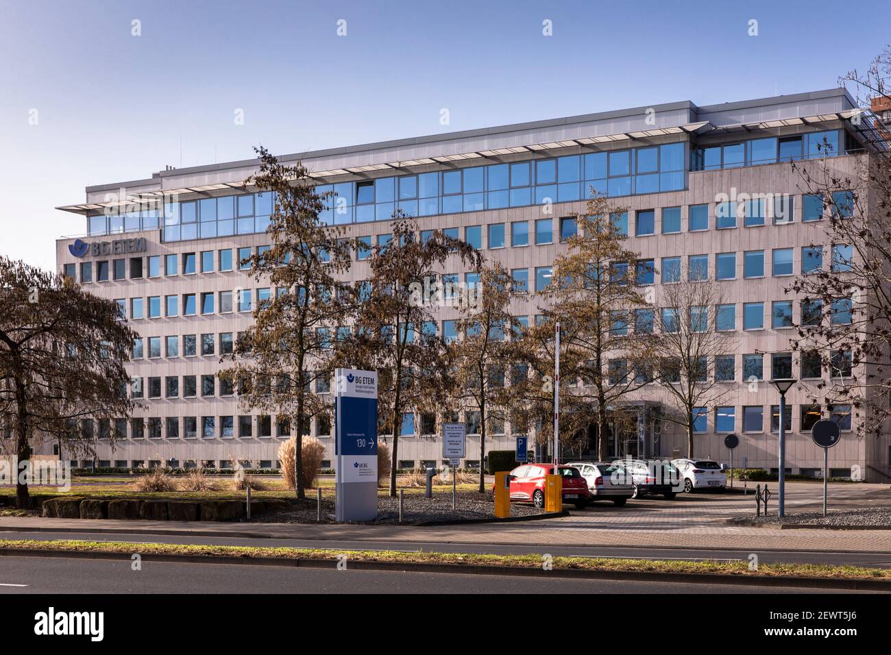 Sitz der BG ETEM, Fachverband für Energie-, Textil-, Elektro- und Medienprodukte am Gustav-Heinemann-Ufer im Bayenthal-Kreis Stockfoto
