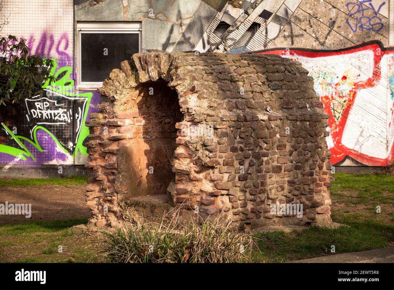 Relikt der römischen Wasserleitung an der Zuelpicher Straße, Köln, Deutschland. Rest der Römischen Wasserleitung an derZuelpicher Straße, Köln, Stockfoto