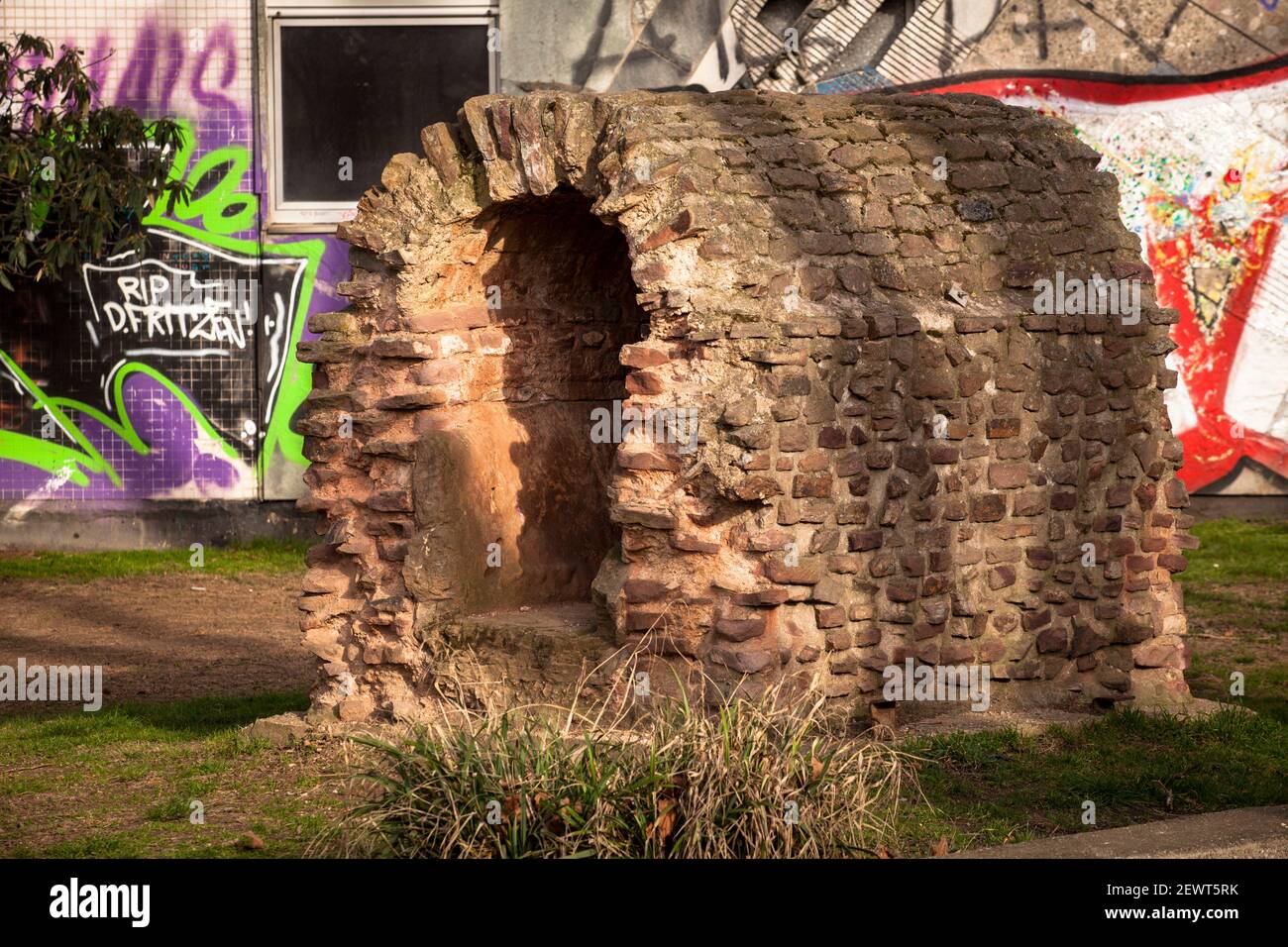 Relikt der römischen Wasserleitung an der Zuelpicher Straße, Köln, Deutschland. Rest der Römischen Wasserleitung an derZuelpicher Straße, Köln, Stockfoto