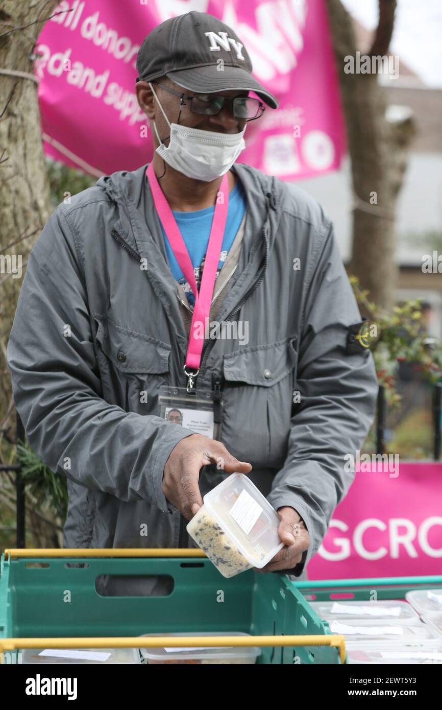 Wildwildwild, das normalerweise in einige der besten Restaurants des Landes gegangen wäre, wird an Menschen verteilt, die die Ringcross Foodbank im Norden Londons benutzen. Die Hirschpopulation ist während der Aussperrung auf über 2 Millionen gestiegen, das höchste Niveau seit über 1.000 Jahren, hauptsächlich aufgrund von Restaurantschließungen. Bilddatum: Mittwoch, 3. März 2021. Stockfoto