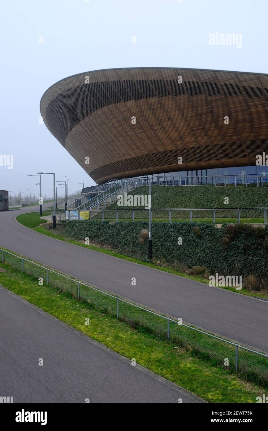 LONDON - 3rd. MÄRZ 2021: Das Lee Valley Velopark Velodrome im Queen Elizabeth Olympic Park in London. Stockfoto