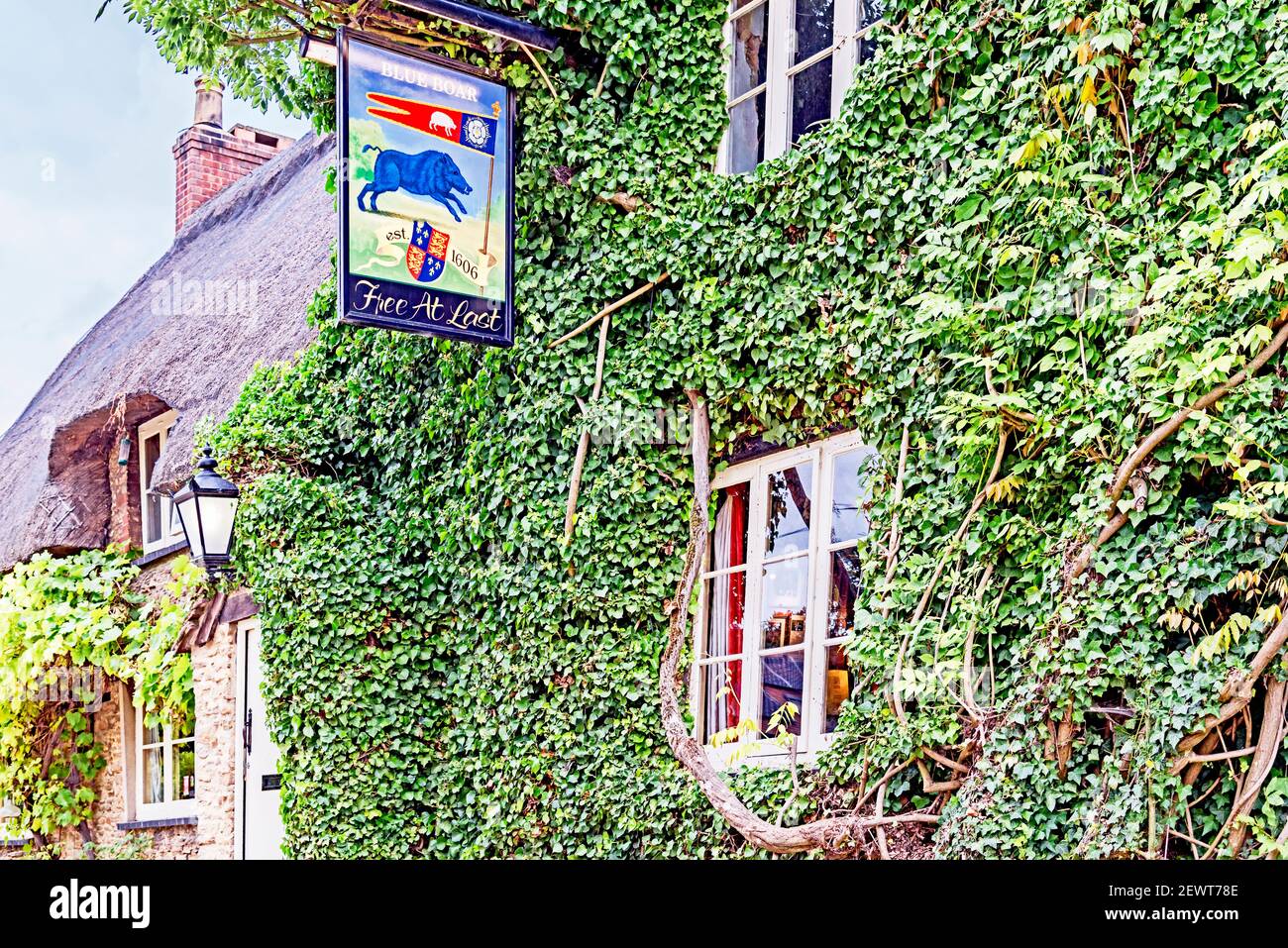 Blue Boar in Longworth, Oxfordshire, einem traditionellen Dorfpub, gegründet 1606 Stockfoto