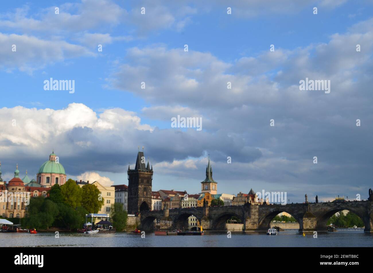 Prag, Tschechische Republik - 2016: Skyline der Stadt, Sehenswürdigkeiten, Dächer, berühmte Gebäude Stockfoto