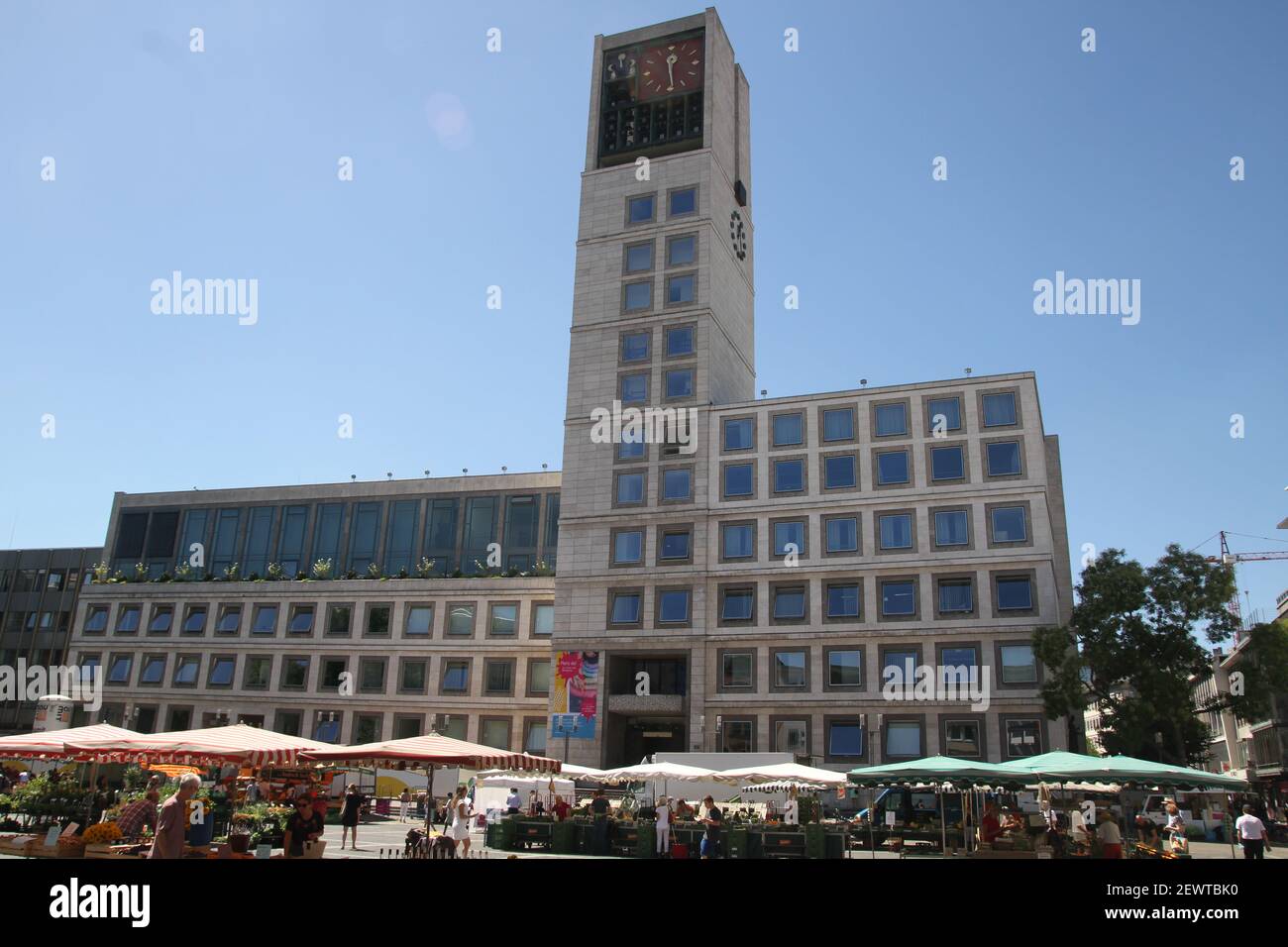 Deutschland wunderbares Buchdesign Kalender Designhintergrund mit mystischer Romantik Stuttgarter Oper Schlossplatz Hauptbahnhof Oper Schloss Schloss Schloss Stockfoto