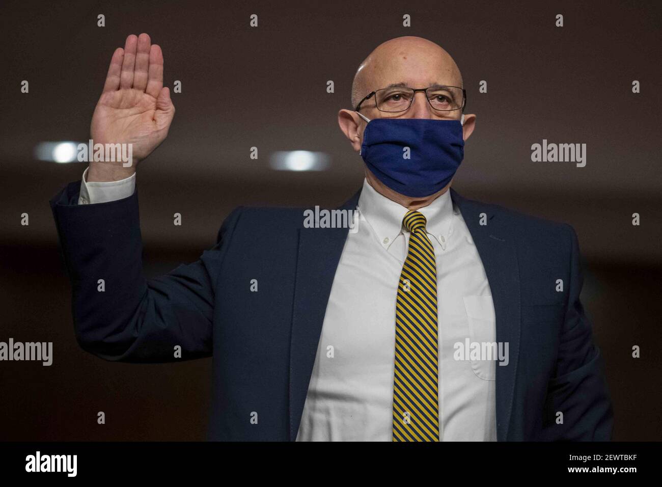 Washington, Usa. März 2021, 03rd. Robert G. Salesses wird während der Anhörung des gemeinsamen Senatsausschusses, der sich mit dem Angriff auf den Kongress und das US-Kapitol vom 6th. Januar auf dem Capitol Hill in Washington, DC am Mittwoch, den 3. März 2021, begeht, als hochrangiger Vertreter des Verteidigungsministeriums für Heimatverteidigung und globale Sicherheit vereidigt. Die Zeugenaussage ist vor dem Senat Heimatschutz und Regierungsangelegenheiten & den Senatsregeln und Verwaltungsausschüssen. Pool Foto von Shawn Thew/UPI Kredit: UPI/Alamy Live Nachrichten Stockfoto