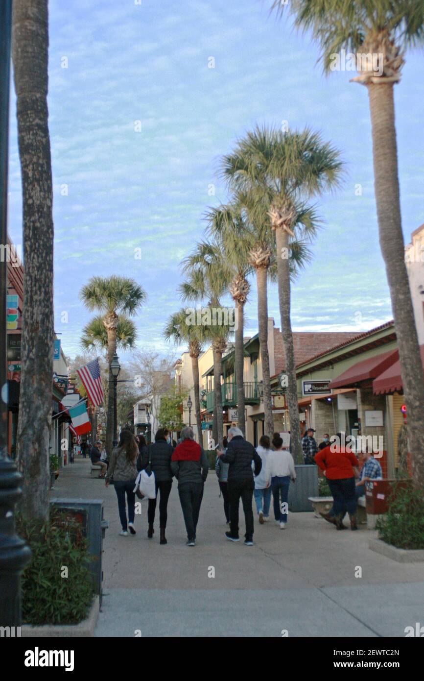 Touristen auf der berühmten St. George St. in St. Augustine, FL, USA Stockfoto