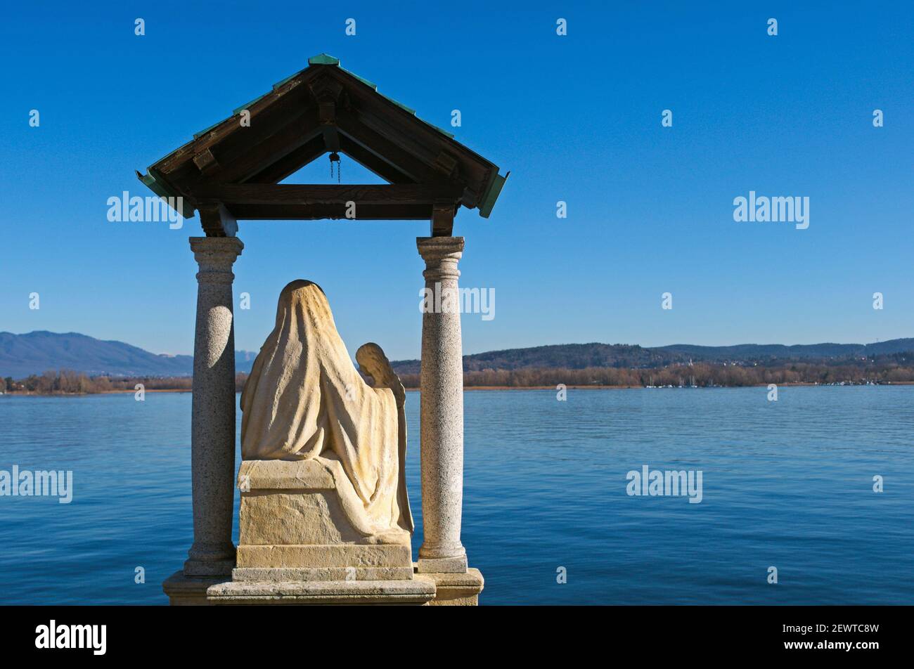 Skulptur der jungfrau maria am Ufer des Lago Maggiore, Arona, Piemont, Italien Stockfoto