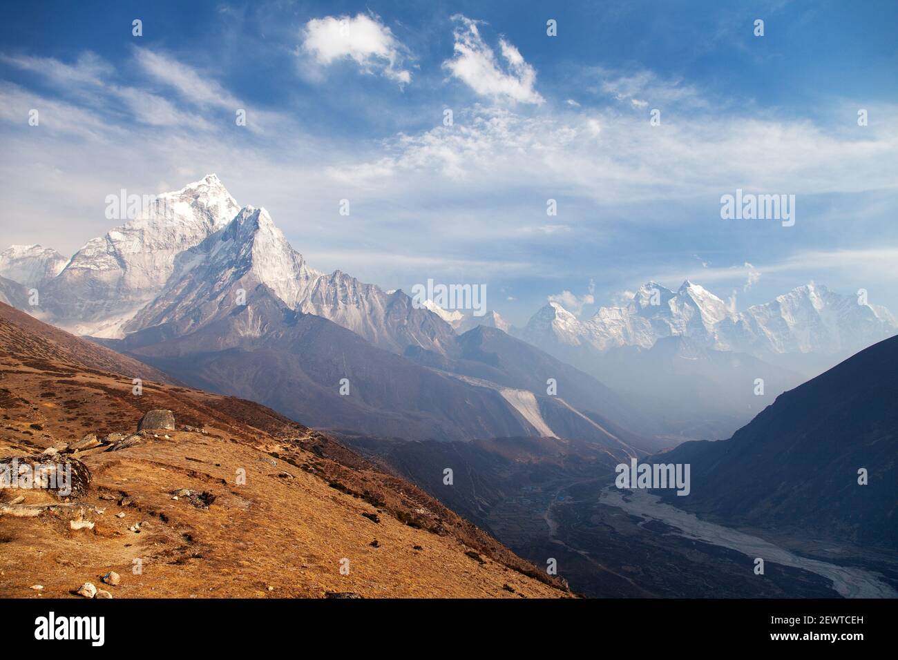 Abendansicht des Mount Ama Dablam auf dem Weg zum Mount Everest Base Camp, Khumbu Valley, Solukhumbu, Sagarmatha National Park - nepalesischer himalaya Mount Stockfoto