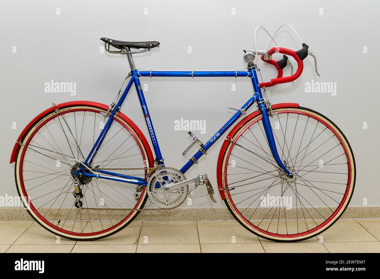 enns, österreich, 03. märz 2021, französische Rennrad-Gitane mit  Simplex-Umwerfer und mafac-Bremsen Stockfotografie - Alamy